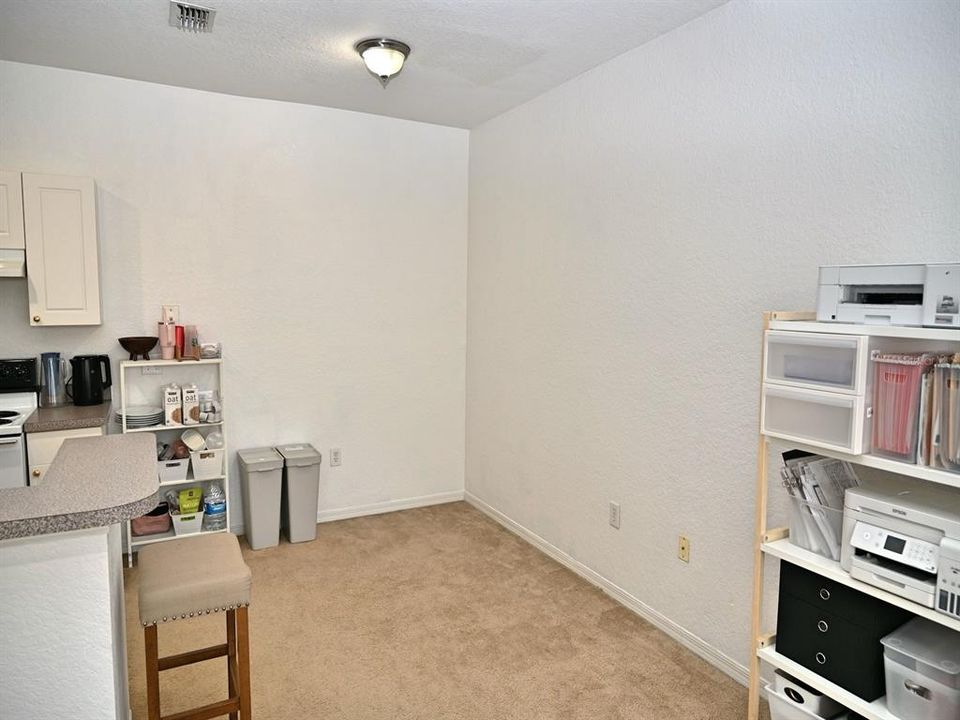 For Sale: $180,000 (1 beds, 1 baths, 898 Square Feet)