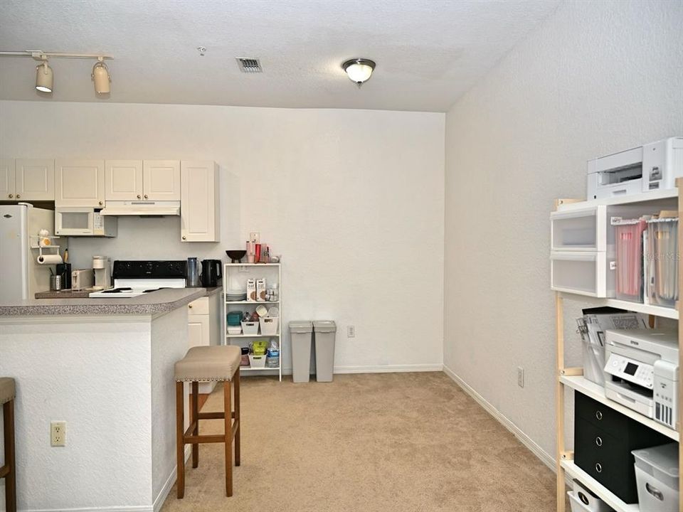 For Sale: $180,000 (1 beds, 1 baths, 898 Square Feet)