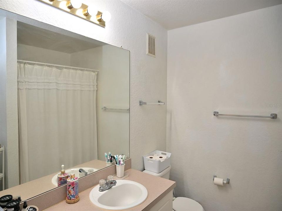 For Sale: $180,000 (1 beds, 1 baths, 898 Square Feet)