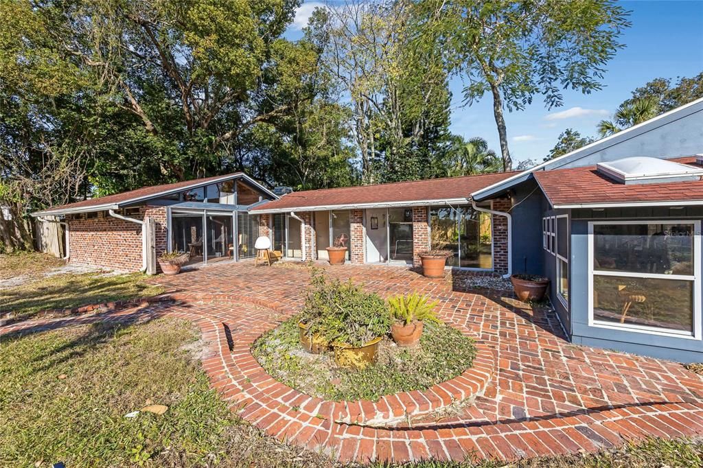 Spacious lot with a 10ft pool that could easily be restored