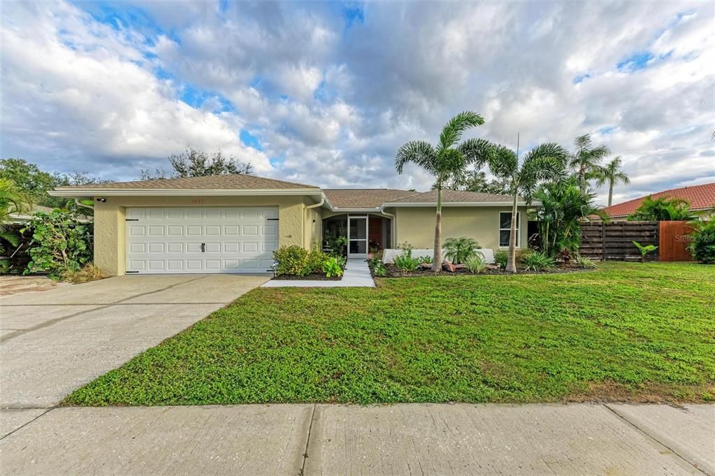 Active With Contract: $489,000 (3 beds, 2 baths, 1615 Square Feet)