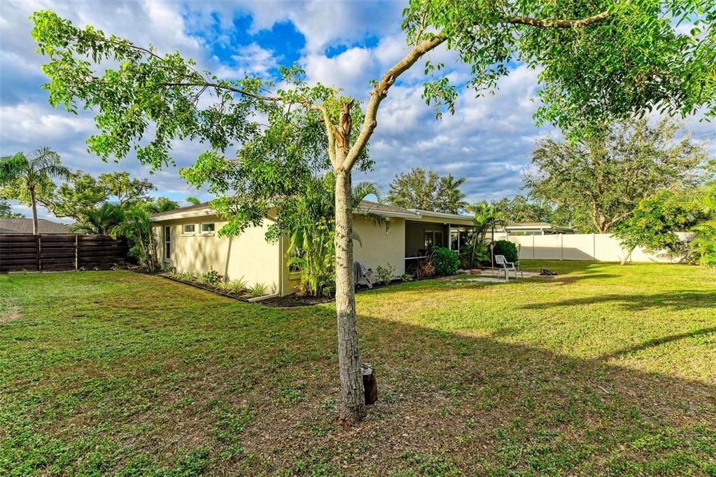 Active With Contract: $489,000 (3 beds, 2 baths, 1615 Square Feet)