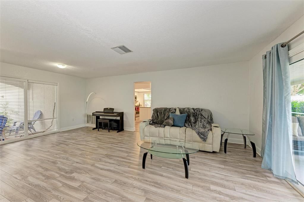 Active With Contract: $489,000 (3 beds, 2 baths, 1615 Square Feet)