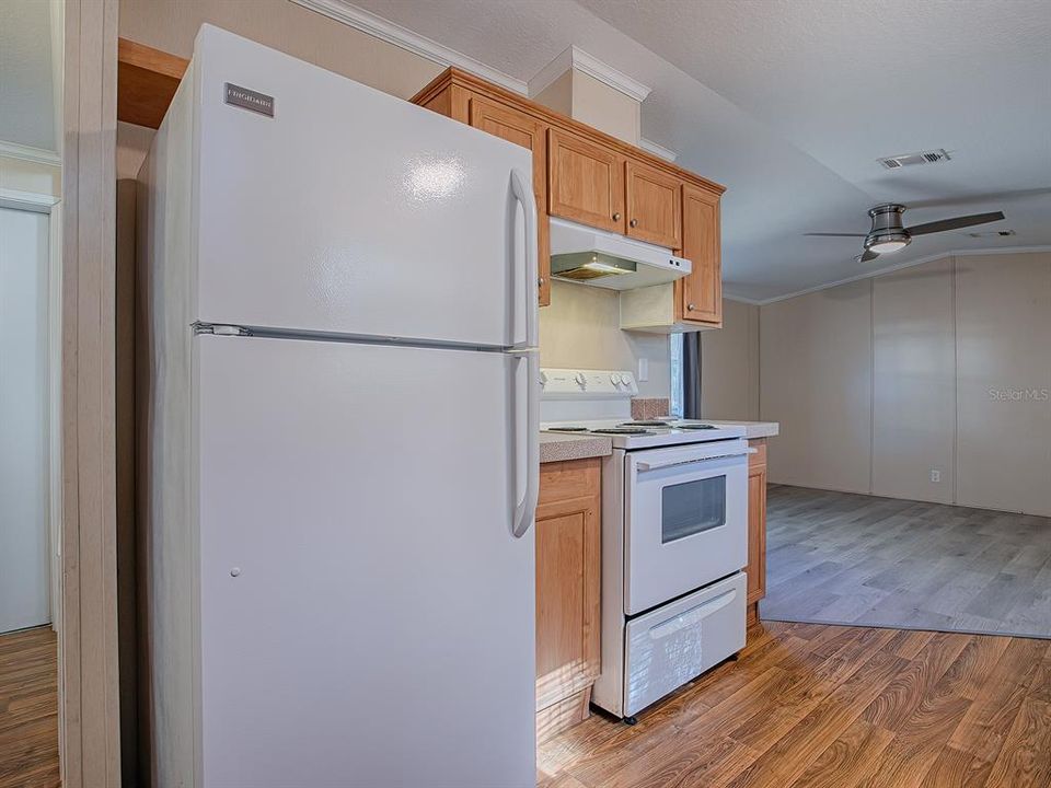 For Sale: $224,000 (2 beds, 2 baths, 728 Square Feet)