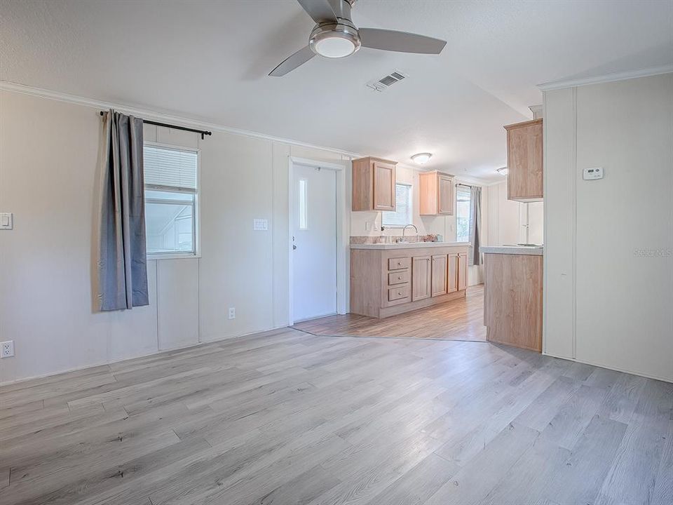 For Sale: $224,000 (2 beds, 2 baths, 728 Square Feet)