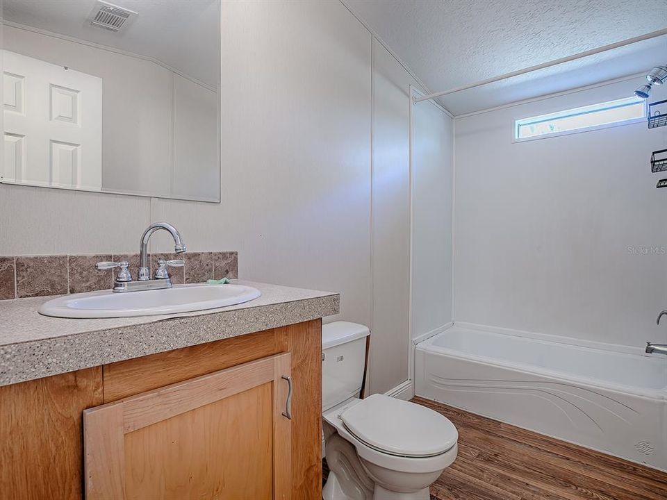 For Sale: $224,000 (2 beds, 2 baths, 728 Square Feet)