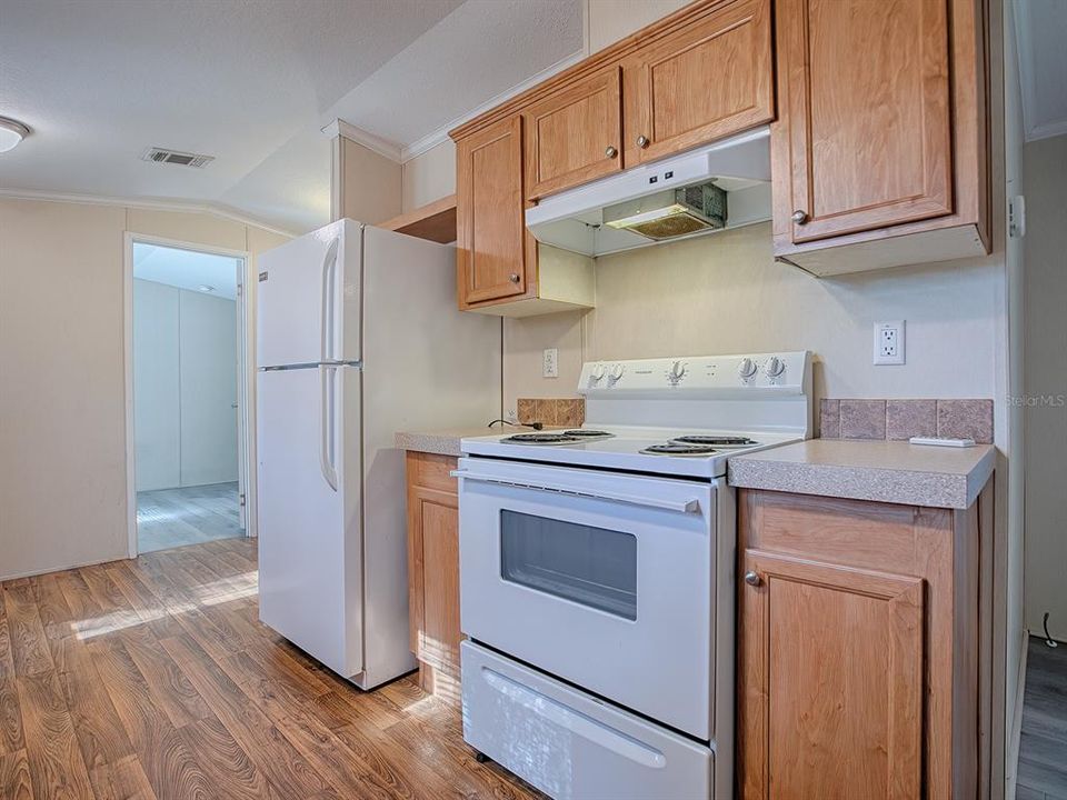 For Sale: $224,000 (2 beds, 2 baths, 728 Square Feet)