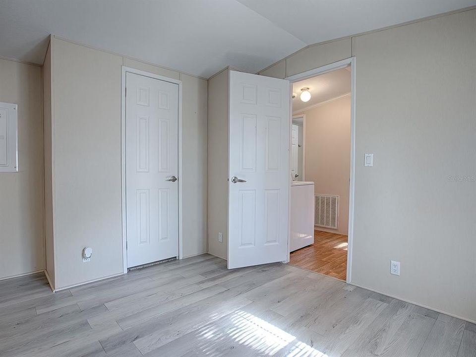 For Sale: $224,000 (2 beds, 2 baths, 728 Square Feet)