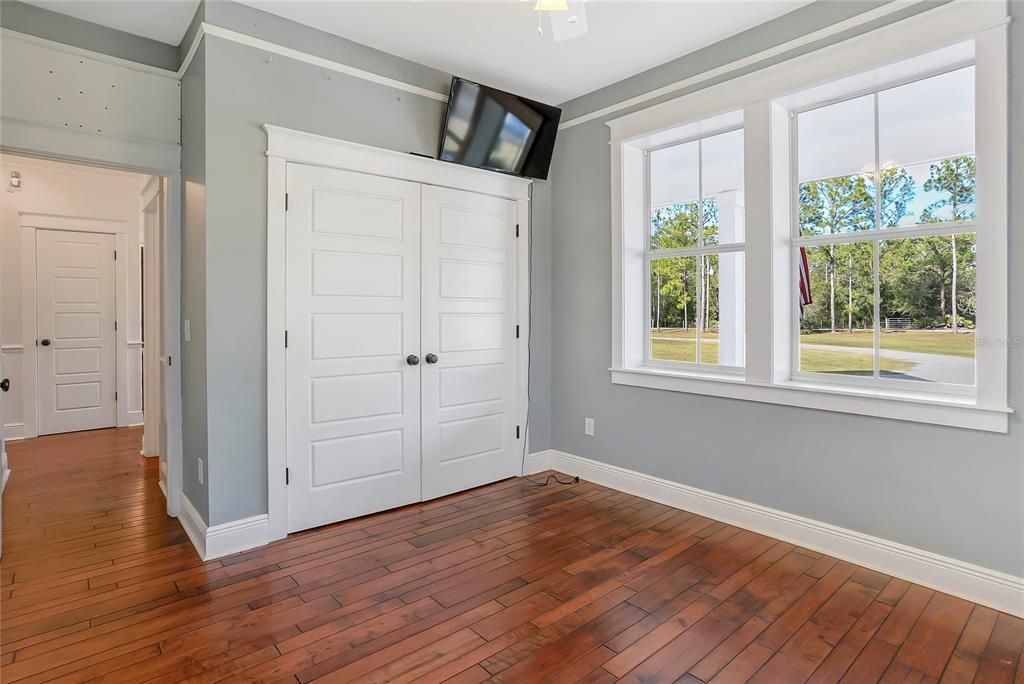 1st floor guest bedroom