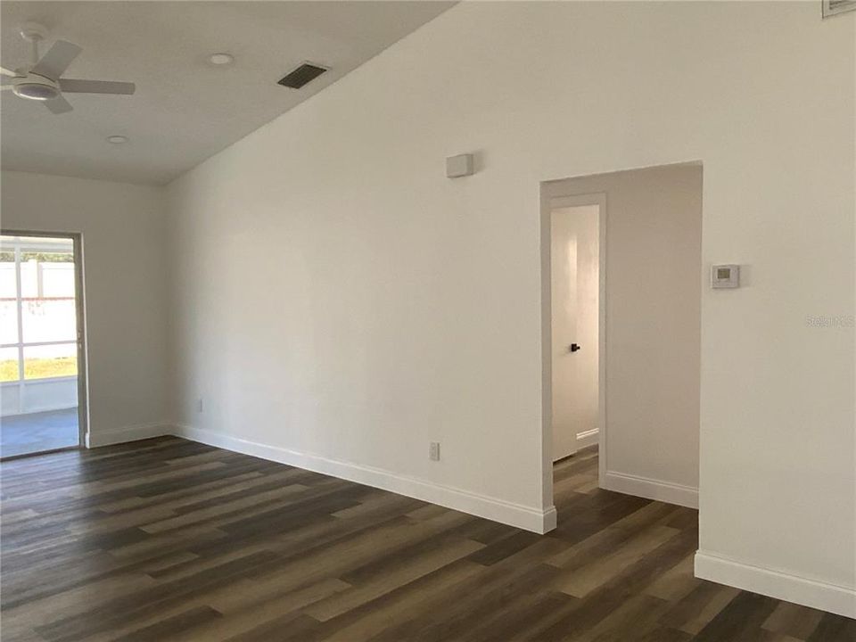 For Sale: $375,000 (3 beds, 2 baths, 1490 Square Feet)