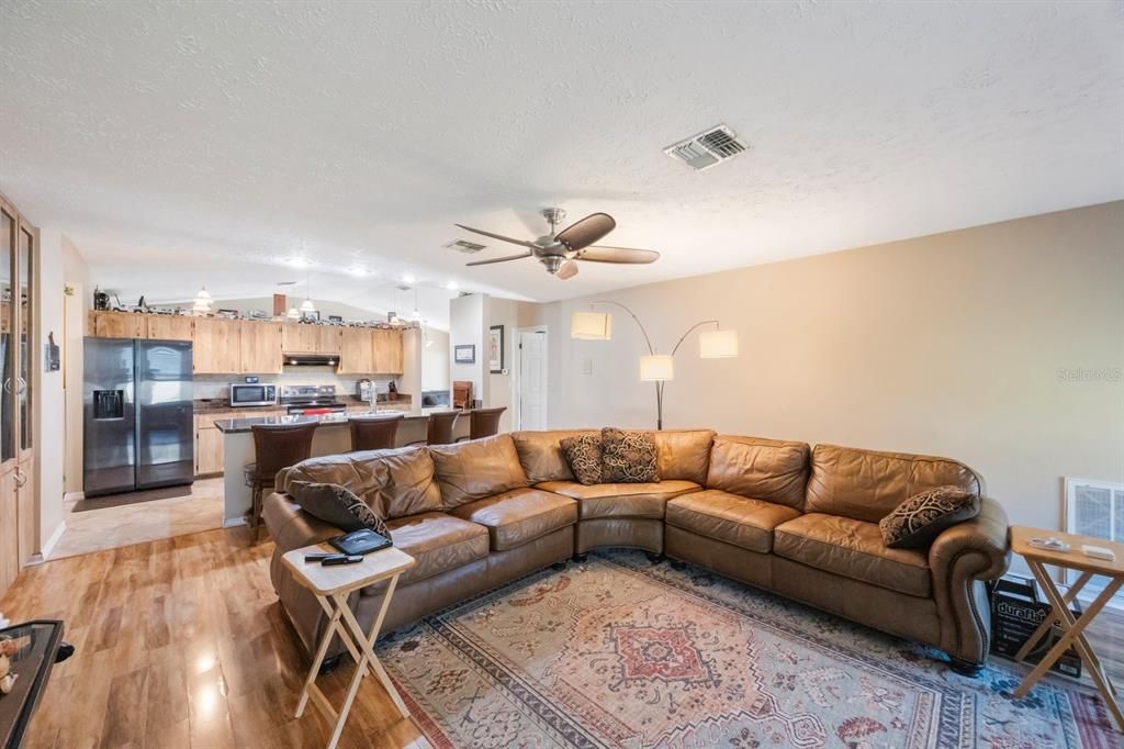 For Sale: $362,900 (2 beds, 2 baths, 1790 Square Feet)