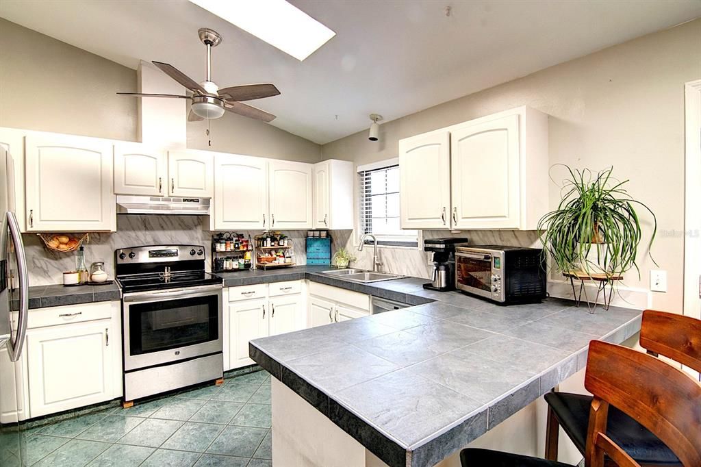 Kitchen Breakfast Bar Angle View