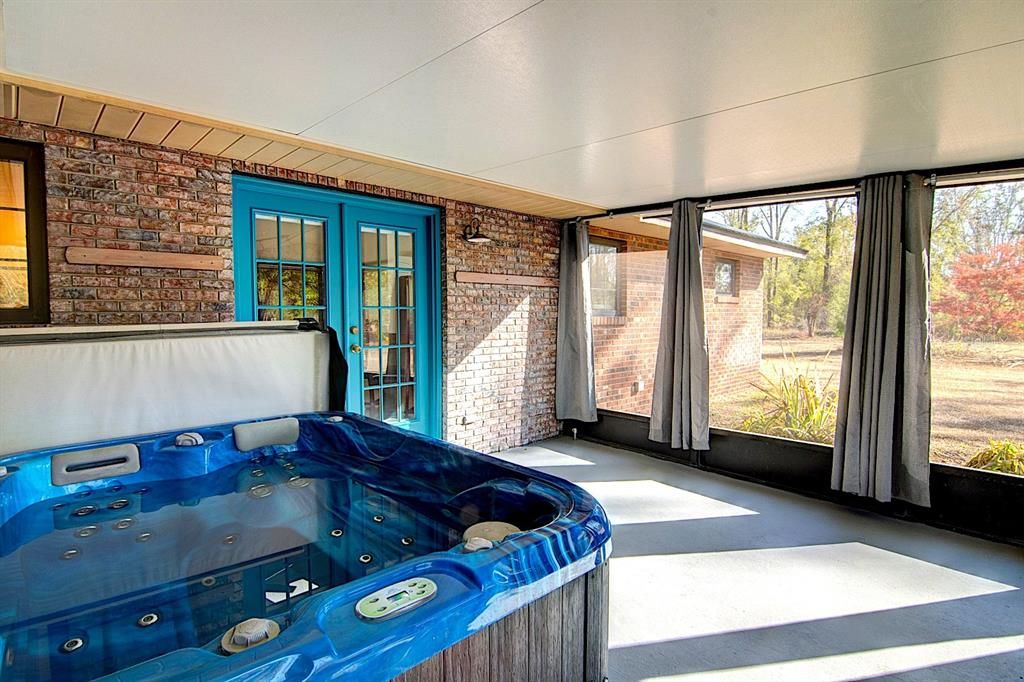 Dining Room French Doors to Screened Lanai