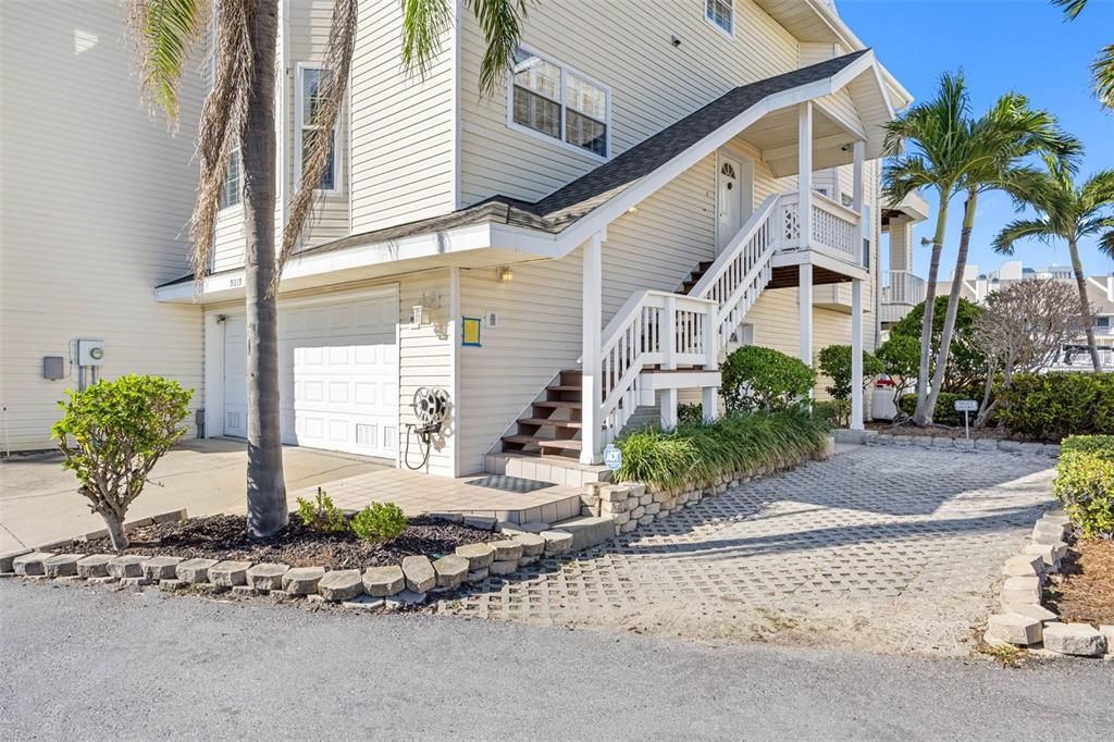 3-Bed, 4-Bath Coastal Retreat with Resort Amenities