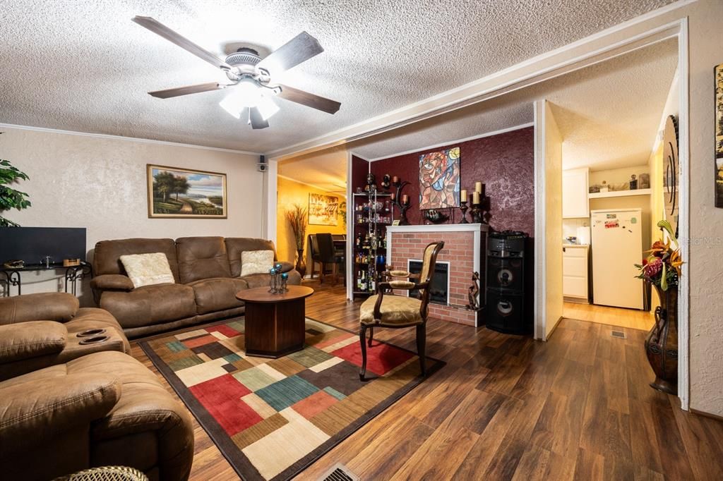 For Sale: $150,000 (3 beds, 2 baths, 1152 Square Feet)