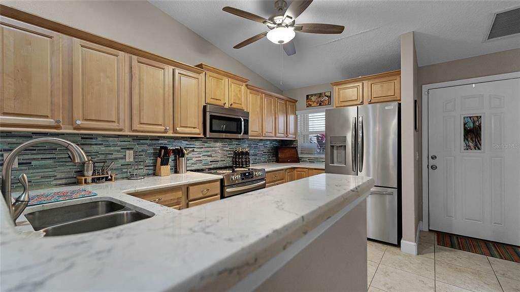 For Sale: $324,900 (2 beds, 2 baths, 1252 Square Feet)