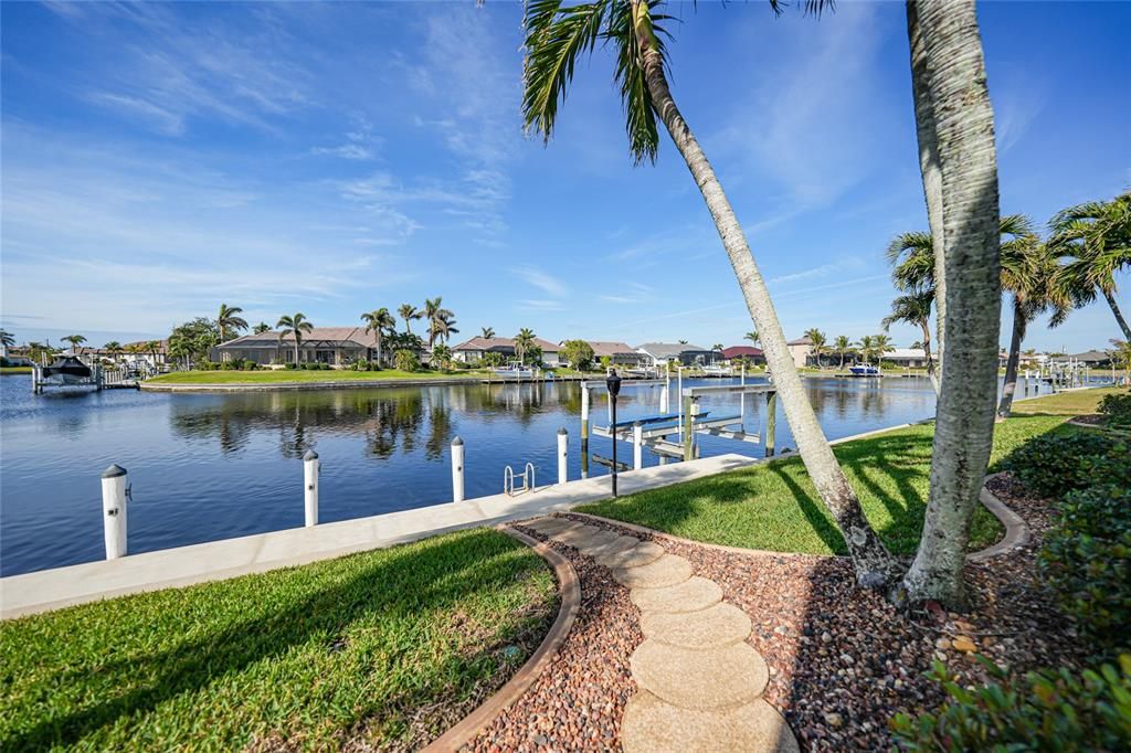 For Sale: $1,195,000 (3 beds, 3 baths, 2400 Square Feet)