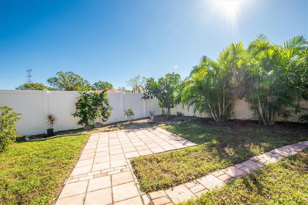 For Sale: $550,000 (4 beds, 2 baths, 1695 Square Feet)