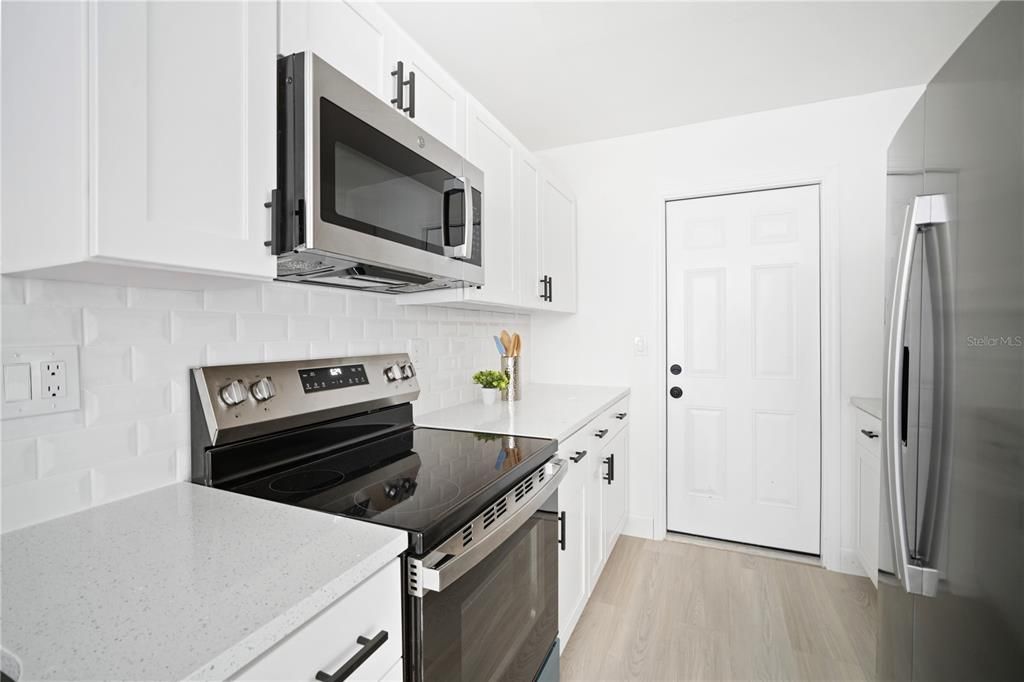 For Sale: $319,990 (3 beds, 2 baths, 1555 Square Feet)