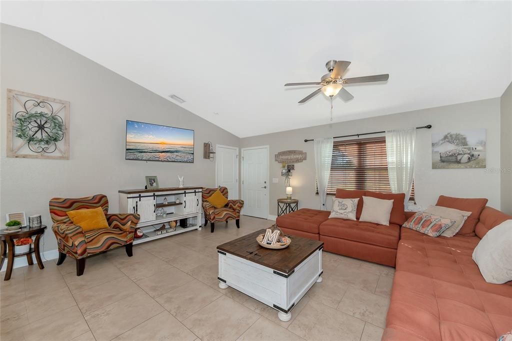 For Sale: $385,000 (3 beds, 2 baths, 1426 Square Feet)