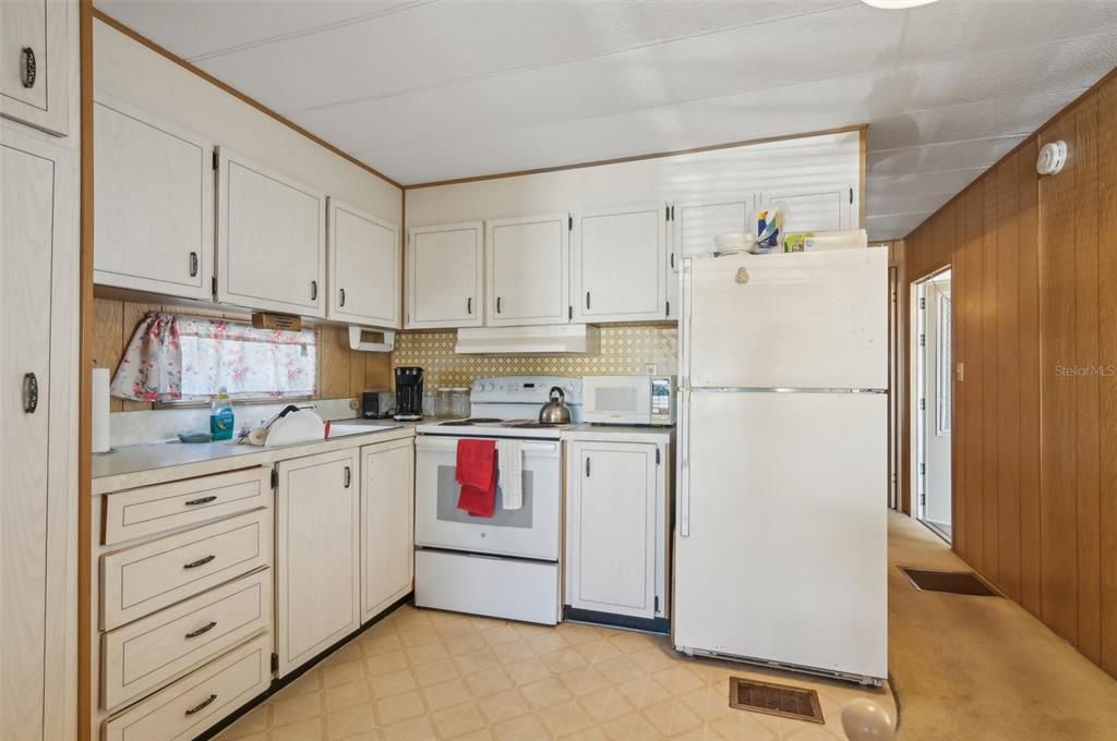 For Sale: $87,500 (2 beds, 1 baths, 624 Square Feet)