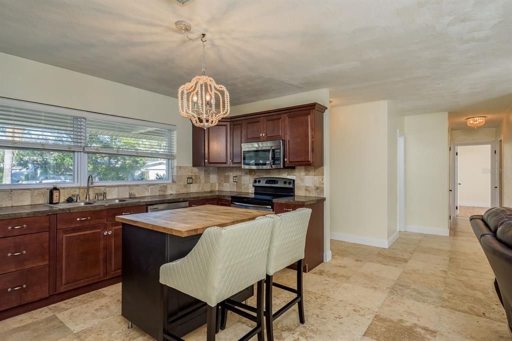 For Sale: $499,900 (3 beds, 2 baths, 1355 Square Feet)