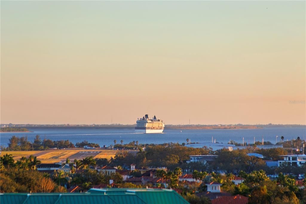 A glimpse of the cruise ships setting sail for the evening.