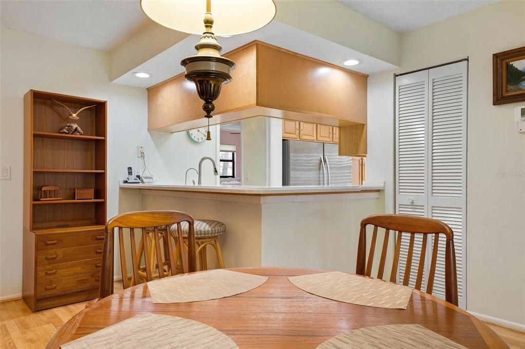 Eat in breakfast bar and dining area