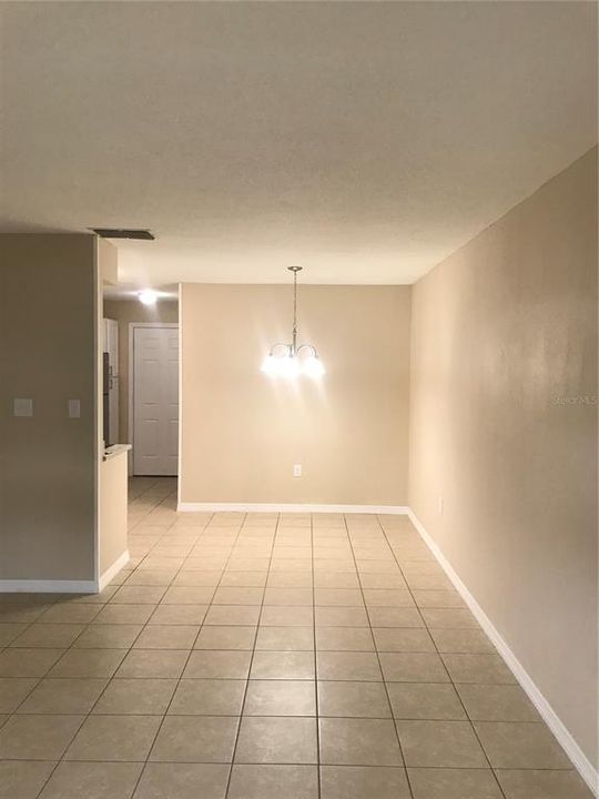 For Rent: $1,400 (2 beds, 1 baths, 907 Square Feet)