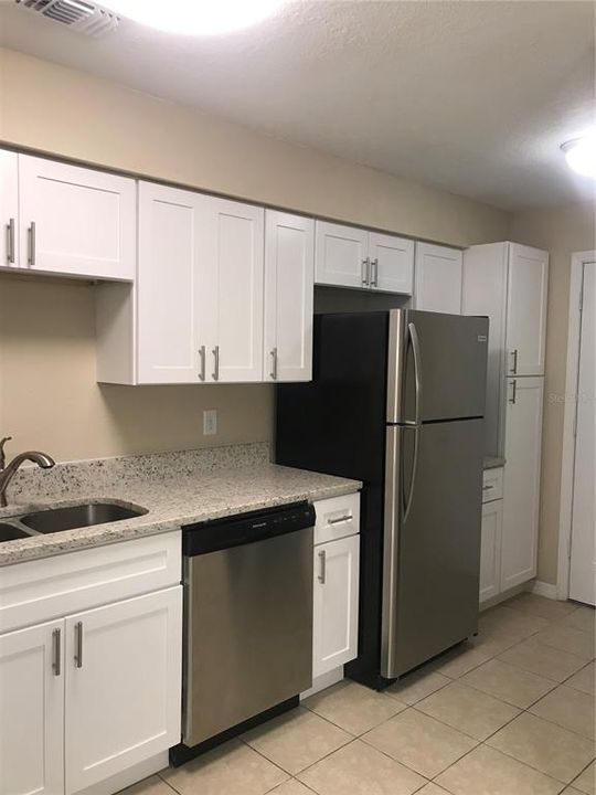 For Rent: $1,400 (2 beds, 1 baths, 907 Square Feet)