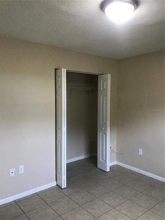 For Rent: $1,400 (2 beds, 1 baths, 907 Square Feet)