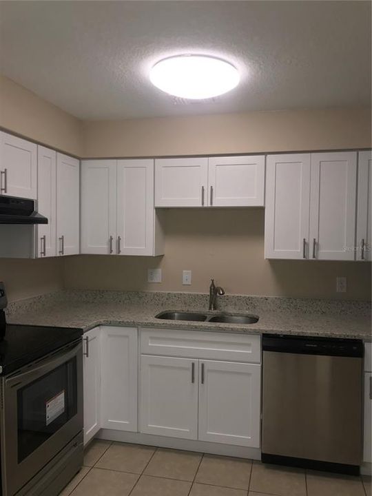 For Rent: $1,400 (2 beds, 1 baths, 907 Square Feet)