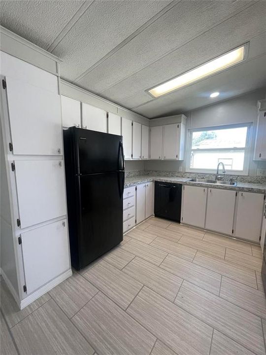 For Sale: $146,000 (2 beds, 2 baths, 864 Square Feet)