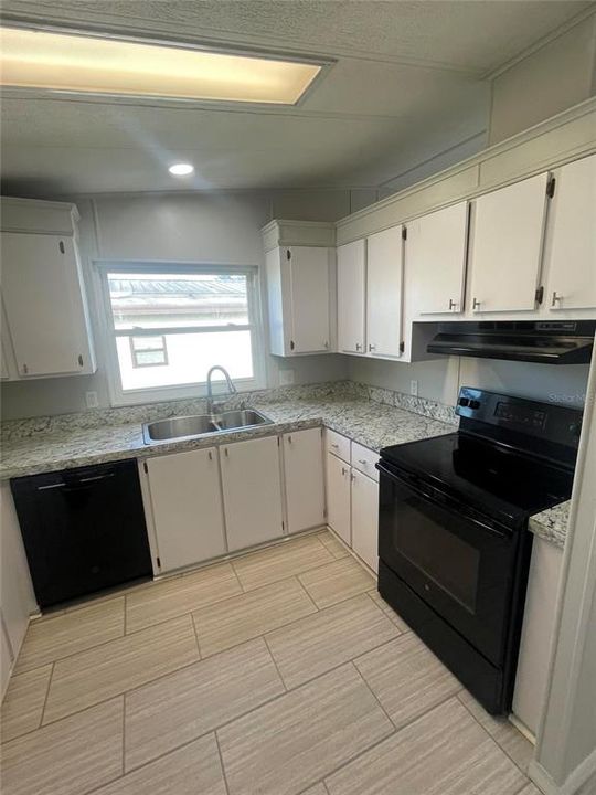 For Sale: $146,000 (2 beds, 2 baths, 864 Square Feet)