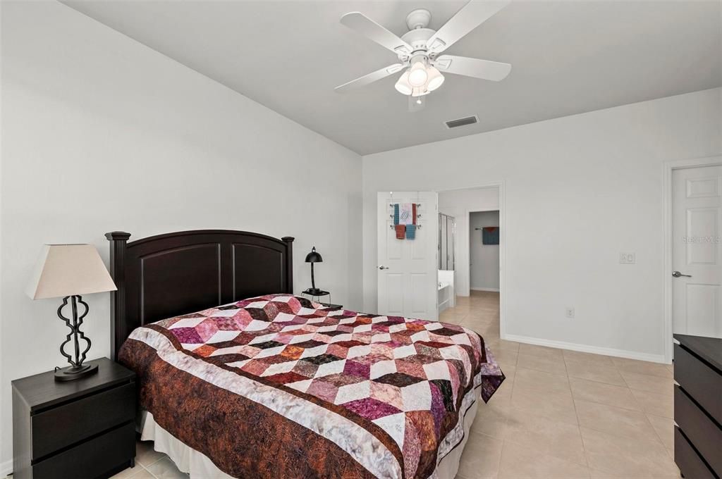 For Sale: $449,000 (2 beds, 2 baths, 1702 Square Feet)