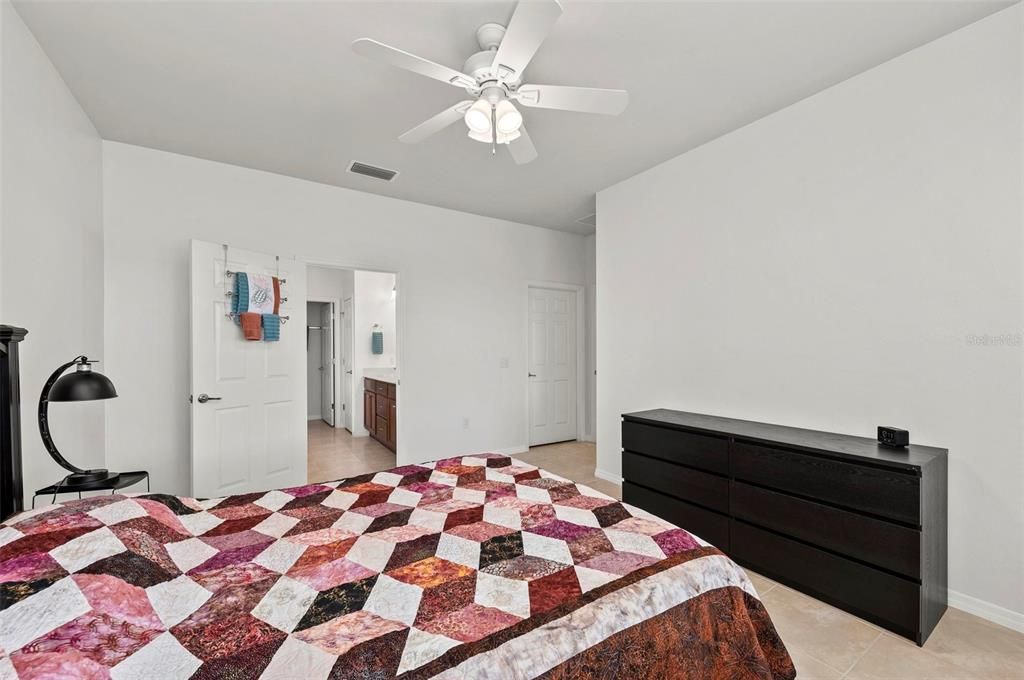 For Sale: $449,000 (2 beds, 2 baths, 1702 Square Feet)