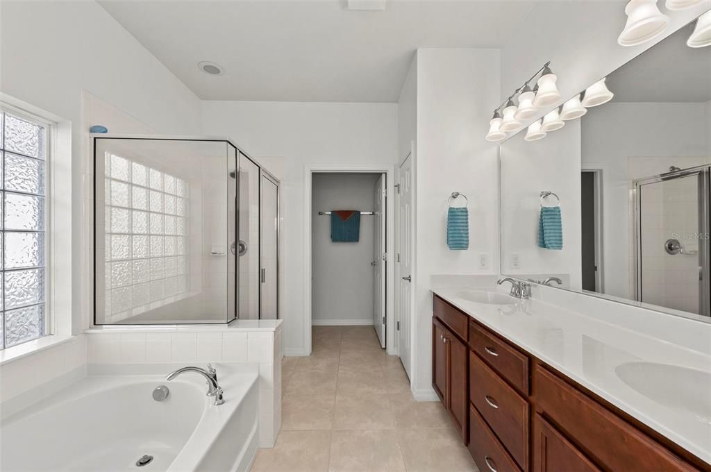 For Sale: $449,000 (2 beds, 2 baths, 1702 Square Feet)