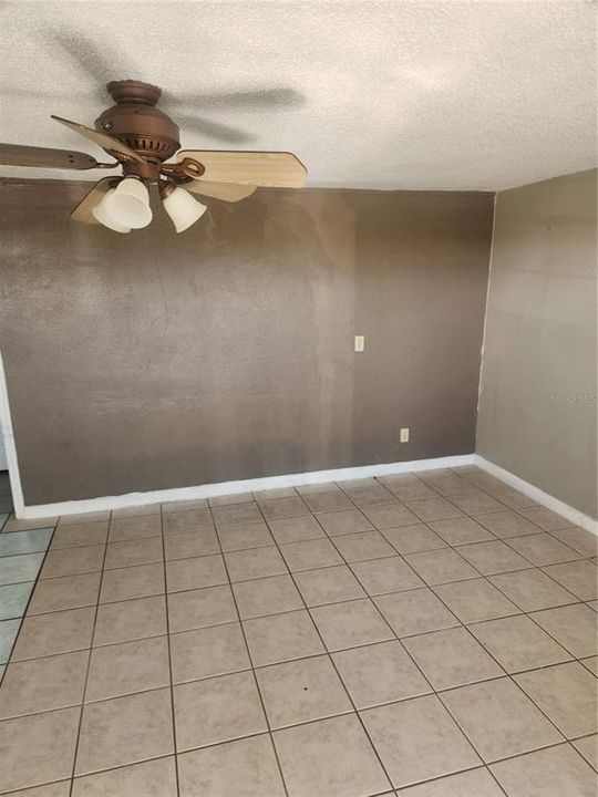 出租: $1,000 (1 贝兹, 1 浴室, 500 平方英尺)