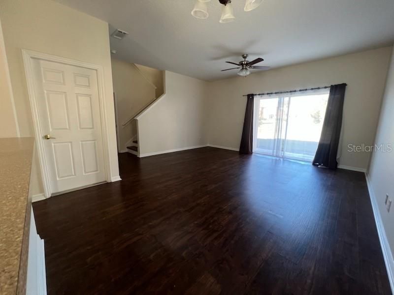 For Rent: $2,000 (3 beds, 2 baths, 1409 Square Feet)