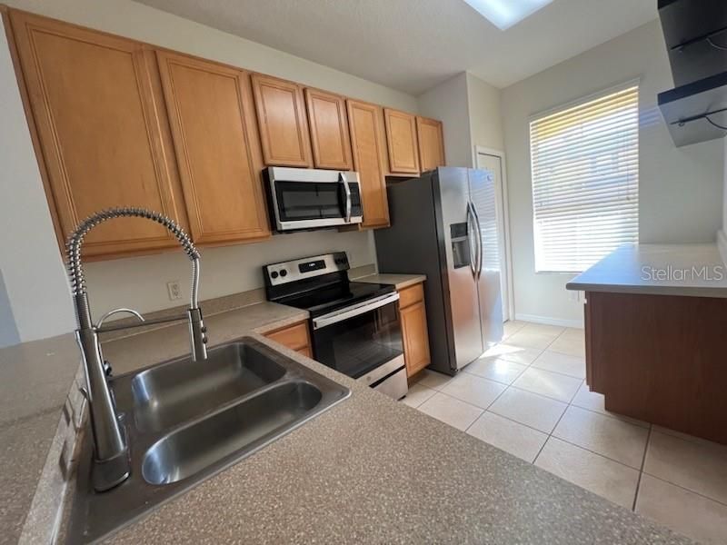 For Rent: $2,000 (3 beds, 2 baths, 1409 Square Feet)