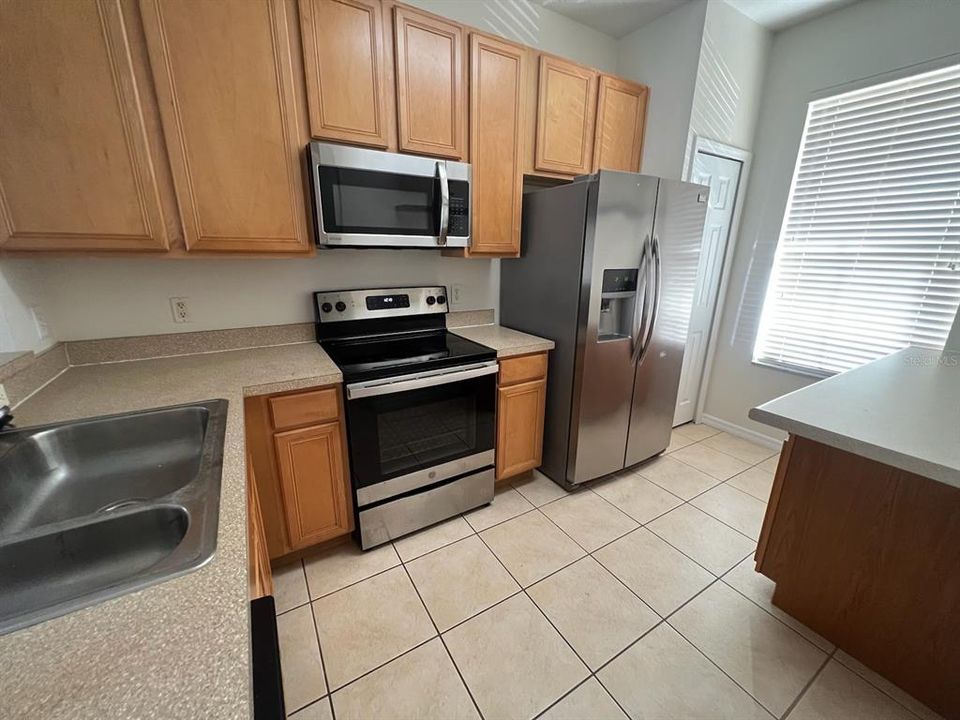 For Rent: $2,000 (3 beds, 2 baths, 1409 Square Feet)