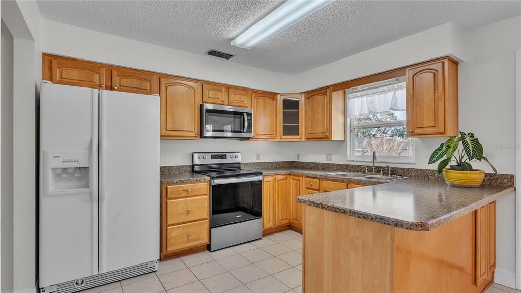 For Sale: $339,900 (3 beds, 2 baths, 1408 Square Feet)