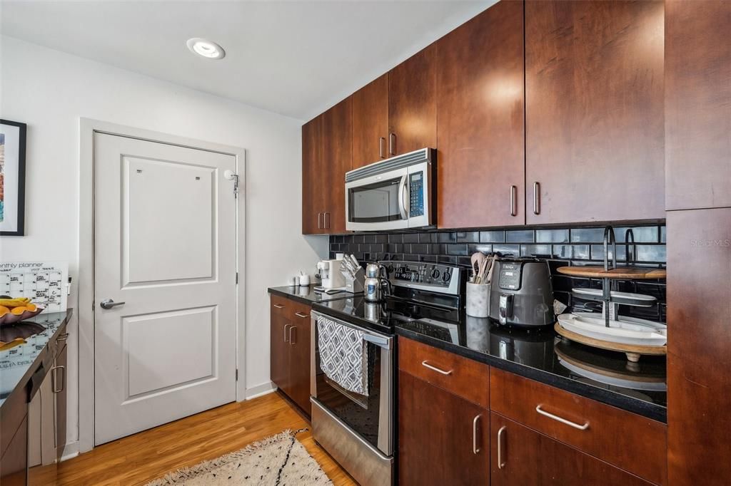 For Sale: $415,000 (2 beds, 2 baths, 1261 Square Feet)