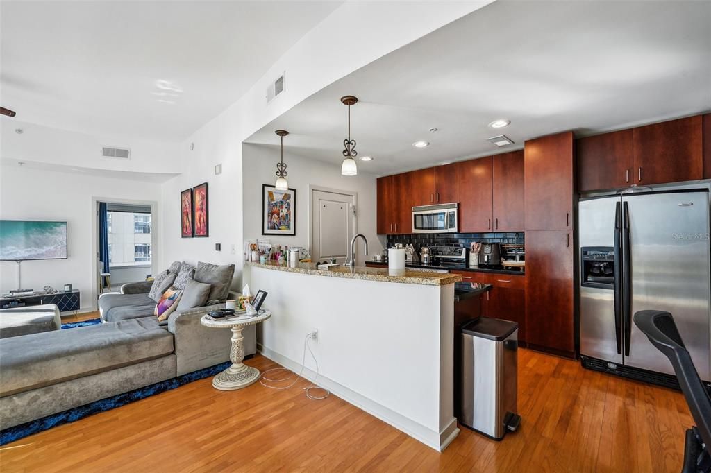 For Sale: $415,000 (2 beds, 2 baths, 1261 Square Feet)