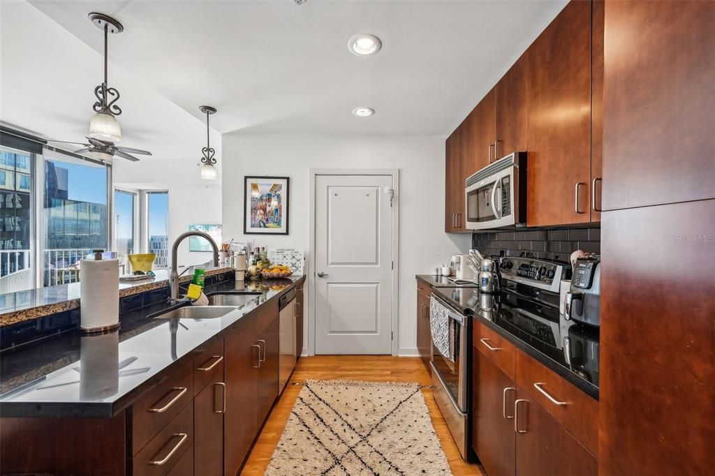 For Sale: $415,000 (2 beds, 2 baths, 1261 Square Feet)