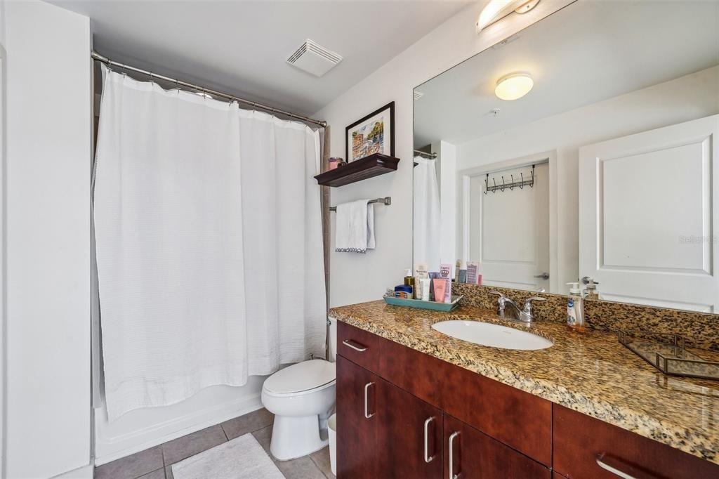 For Sale: $415,000 (2 beds, 2 baths, 1261 Square Feet)