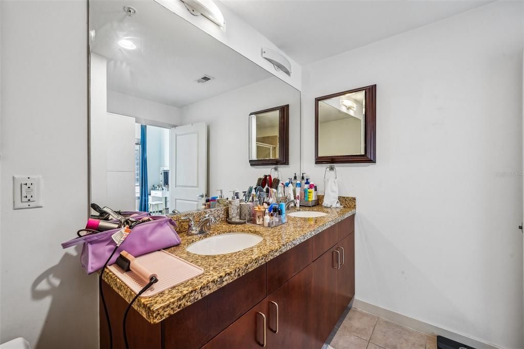 For Sale: $415,000 (2 beds, 2 baths, 1261 Square Feet)