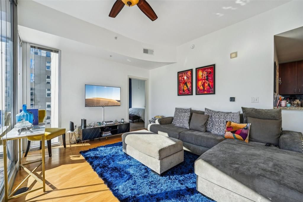 For Sale: $415,000 (2 beds, 2 baths, 1261 Square Feet)