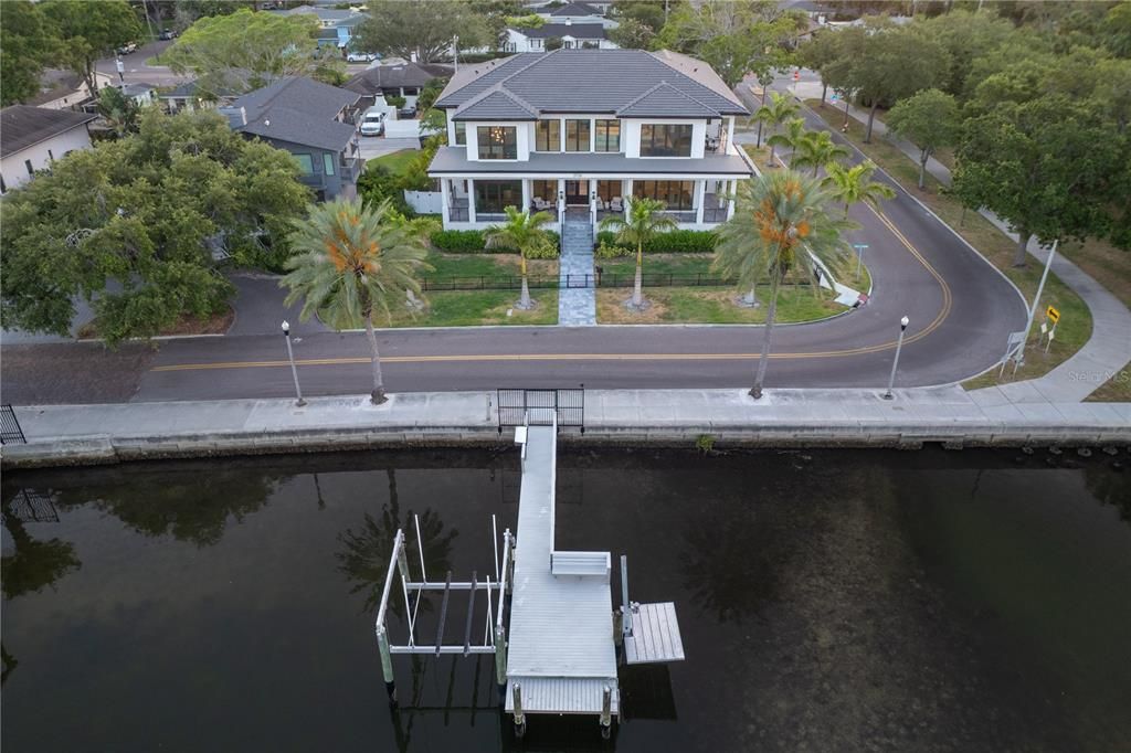 For Sale: $7,900,000 (4 beds, 5 baths, 5801 Square Feet)