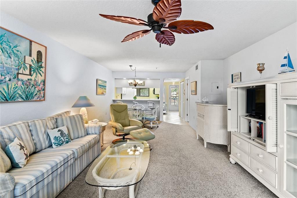 For Sale: $374,900 (2 beds, 2 baths, 1128 Square Feet)